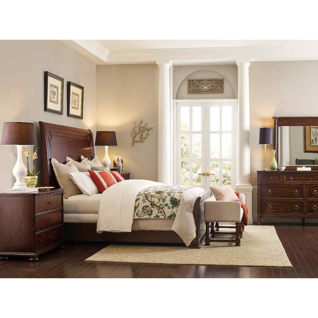 Charleston Queen Sleigh Bed